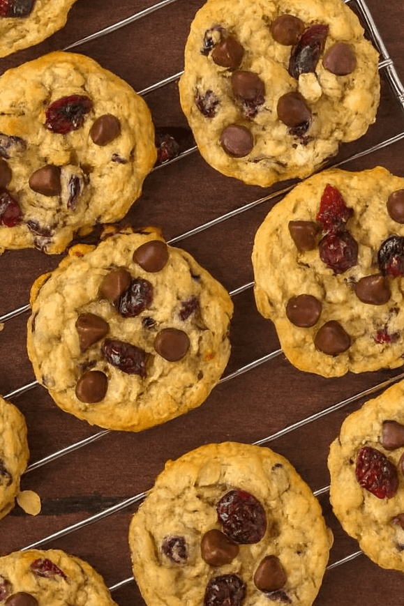 Chewy Chocolate Chip Cranberry Oatmeal Cookies&nbsp;Recipe